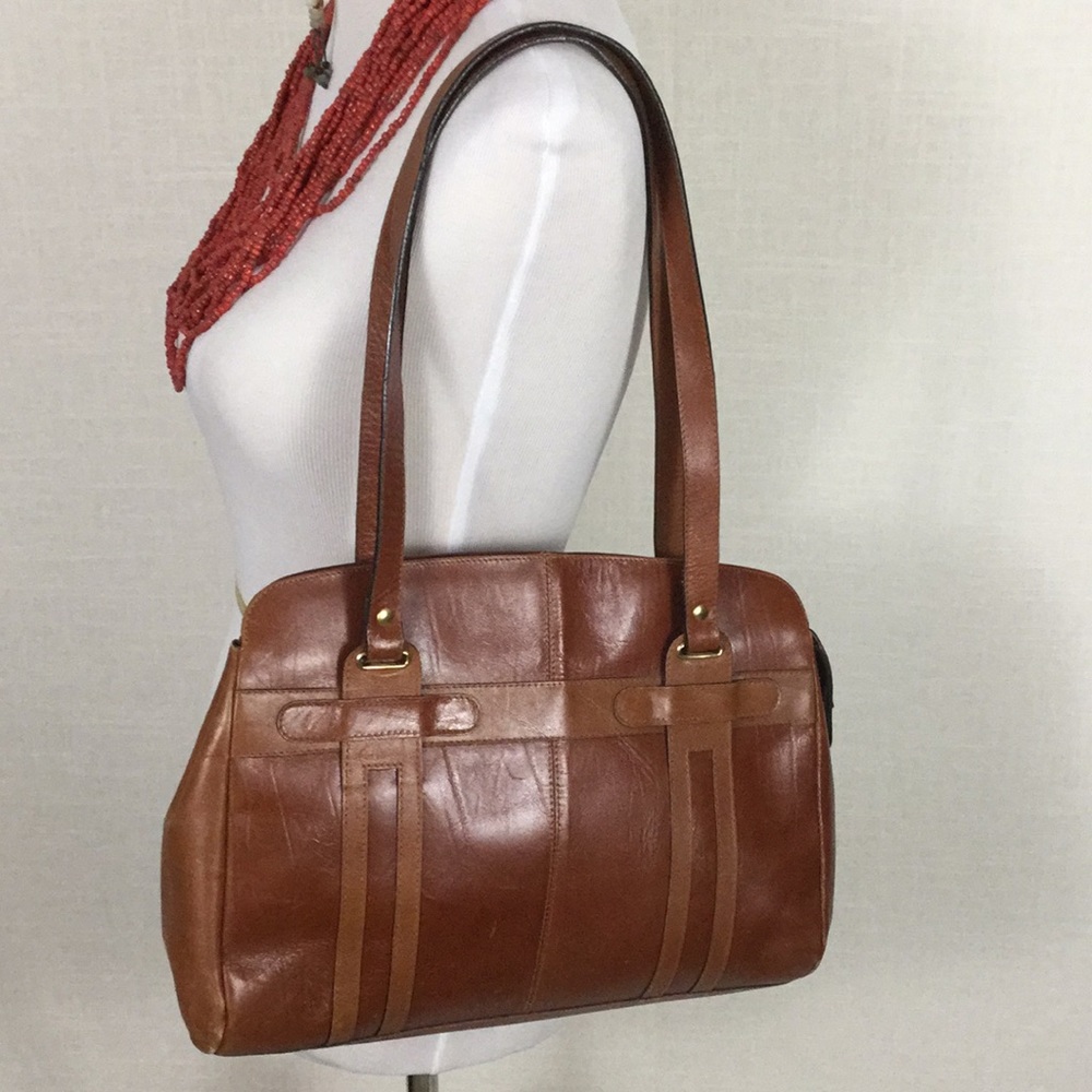 Vintage caramel leather purse - 70s vibe